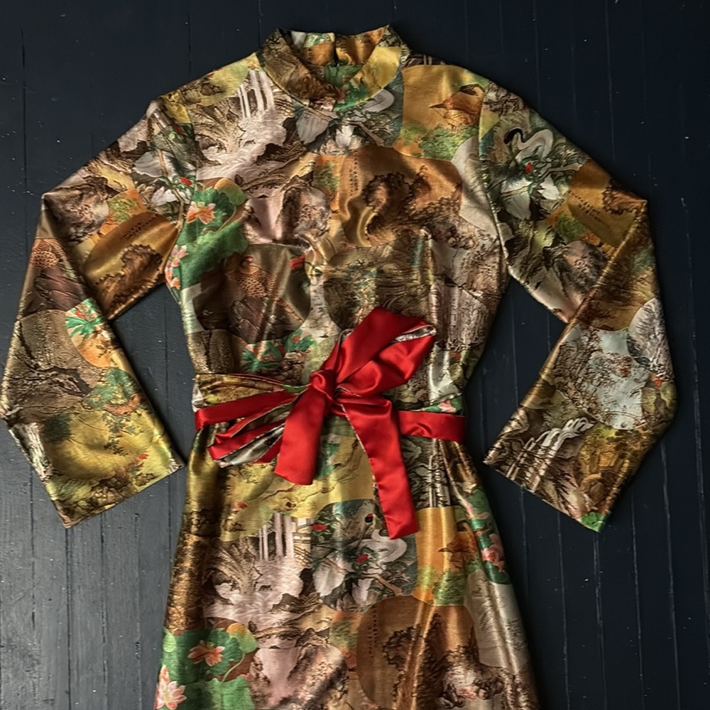 Beautiful oriental inspired multicolored print, floor-length gown